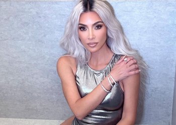 Kim Kardashian: Το νέο αγαπημένο της χρώμα στα χείλη είναι εμπνευσμένο από το Barbiecore trend