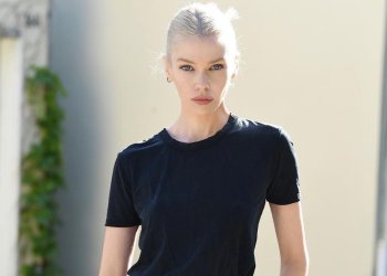 Stella Maxwell: Με το πιο ανατρεπτικό και ταυτόχρονα εύκολο χτένισμα που μπορείς να αντιγράψεις σε λίγα λεπτά