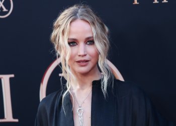 To εντελώς “μαμαδίστικο” jumpsuit της Jennifer Lawrence είναι ό,τι πιο comfy έχουμε δει