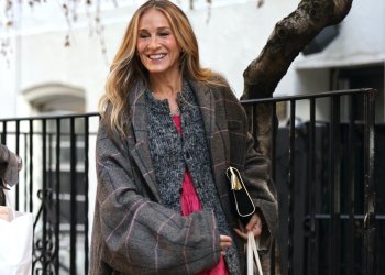 Sarah Jessica Parker: Το casual item που δεν αποχωρίζεται ακόμα και στις πιο glam εμφανίσεις της