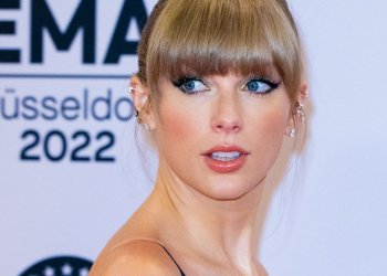 Η Taylor Swift διανύει την πιο disco εποχή της και η εμφάνισή της στα American Music Awards το αποδεικνύει περίτρανα