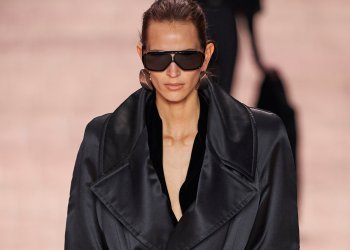 Saint Laurent: Στη νέα σειρά γυαλιών ηλίου και σκελετών οράσεως κλασσικό και σύγχρονο γίνονται ένα