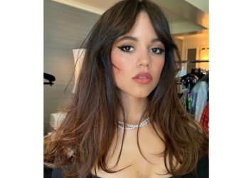 Jenna Ortega: Μόλις έκοψε τα μαλλιά της υιοθετώντας ένα super chic shag