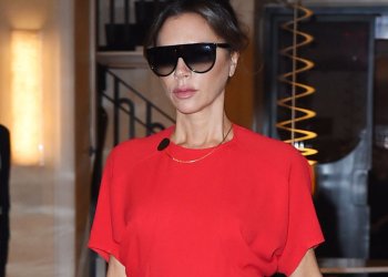 Victoria Beckham: Δες πως δημιουργεί smoky eye look με το αγαπημένο της μπρονζέ μολύβι