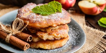 Συνταγή για pancakes με μήλο και κανέλα