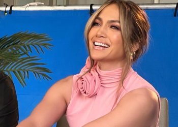 Jennifer Lopez: Εμφανίστηκε με το πιο σέξι  updo που μπορείς να δημιουργήσεις ακόμη και μόνη σου