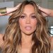 Jennifer Lopez: Αφήνει στην άκρη τις αγαπημένες της γήινες αποχρώσεις στο μακιγιάζ για χάρη του ρομαντικού ροζ