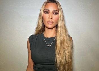 Kim Kardashian: Χρησιμοποιεί τα προϊόντα μακιγιάζ της αδερφής της Kylie με “τραγικό” τρόπο και γίνεται viral