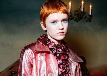 Anna Sui Φθινόπωρο-Χειμώνας 2023: Το 60’s make up look είναι το πιο χαρούμενο trend που έχεις δει τελευταία