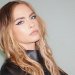 Cara Delevingne: Με smokey eyes σε sunset orange αποχρώσεις matchy με το ανοιξιάτικο outfit