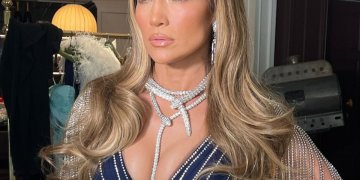 Jennifer Lopez: Αποκαλύπτει με μια selfie το πραγματικό μήκος των μαλλιών της