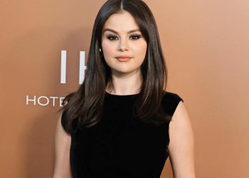 Selena Gomez: Μοιράζεται με τους θαυμαστές της μια σειρά από makeup free selfies