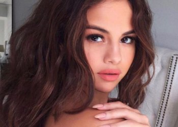 Ο nail artist της Selena Gomez αποκαλύπτει το αγαπημένο του ανοιξιάτικο μανικιούρ