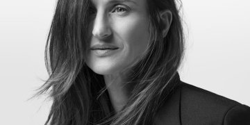 Η Camille Cottin είναι το πρόσωπο της καμπάνιας για την Lady 95.22 του οίκου Dior