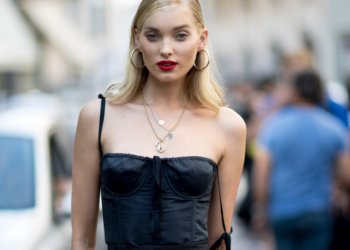 Elsa Hosk: Δημιούργησε το απόλυτο ανοιξιάτικο look με τρία κομμάτια που έχεις ήδη στη ντουλάπα σου