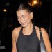 Get the look: Η Hailey Bieber φόρεσε το πιο κολακευτικό φόρεμα για date night