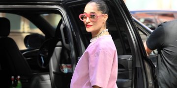 Η Tracee Ellis Ross φόρεσε τα πιο ερωτεύσιμα mules που είναι ιδανικά για όλες τις ώρες