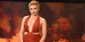 Η ανατρεπτική εμφάνιση της Florence Pugh στην πρεμιέρα της ταινίας “Oppenheimer”