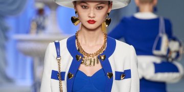 Η Moschino «προσγειώνεται» στη Μύκονο