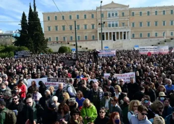 Συγκεντρώσεις σε όλη την Ελλάδα για τα Τέμπη – Μεγάλο συλλαλητήριο στο Σύνταγμα