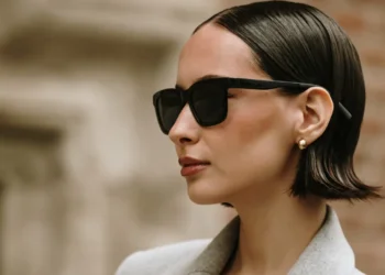 Hair Gloss: Τα προϊόντα για εντυπωσιακή λάμψη στα μαλλιά που έχουν γίνει viral στο TikTok