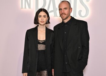 H Lily Collins έγινε μητέρα | Η φωτογραφία και το όνομα της κόρης της