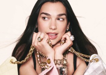 Η Dua Lipa πρωταγωνιστεί στην καμπάνια για τη νέα τσάντα Chanel 25