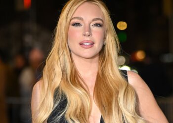 H Lindsay Lohan μοιράζεται για πρώτη φορά φωτογραφία του γιου της