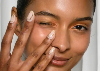 Δέκα nail art σχέδια για όσες αγαπούν το μίνιμαλ στιλ
