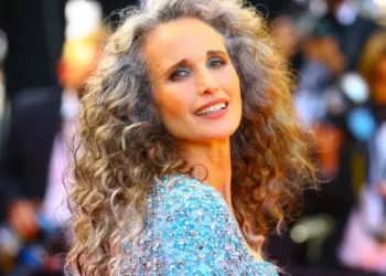 Less is more: Οι διάσημες celebrities λένε «ναι» στη φυσική ομορφιά και μας συστήνουν νέα πρότυπα