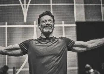 Hugh Jackman: Εντυπωσιάζει με τις ικανότητές του στο σχοινάκι!